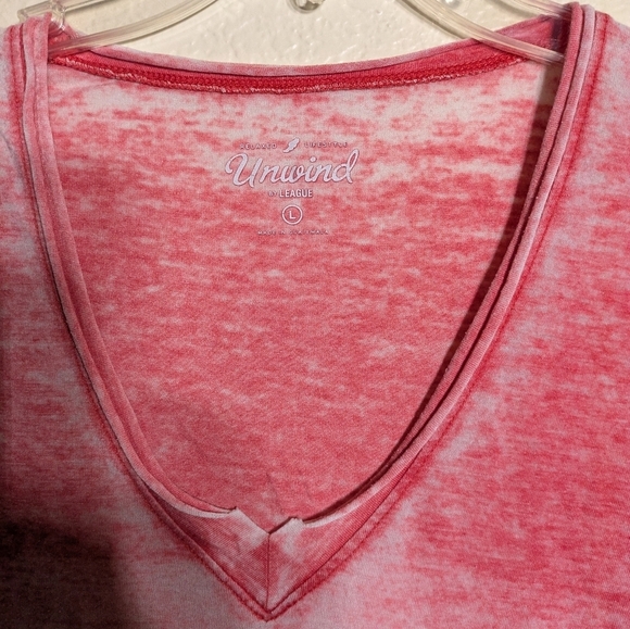 Unwind Women's Red V-Neck Top Size Large Pre-owned - Picture 5 of 7